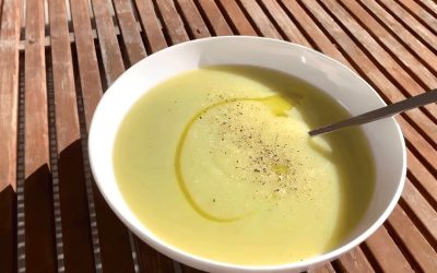 SIMPLE LEEK AND POTATO SOUP